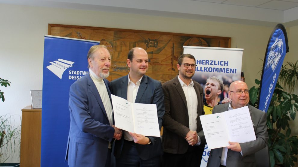 Stadtwerke Dessau Hauptsponsor 2020 Vertragsverlängerung Stadtwerke Dessau als Hauptsponsor des DRHV 06