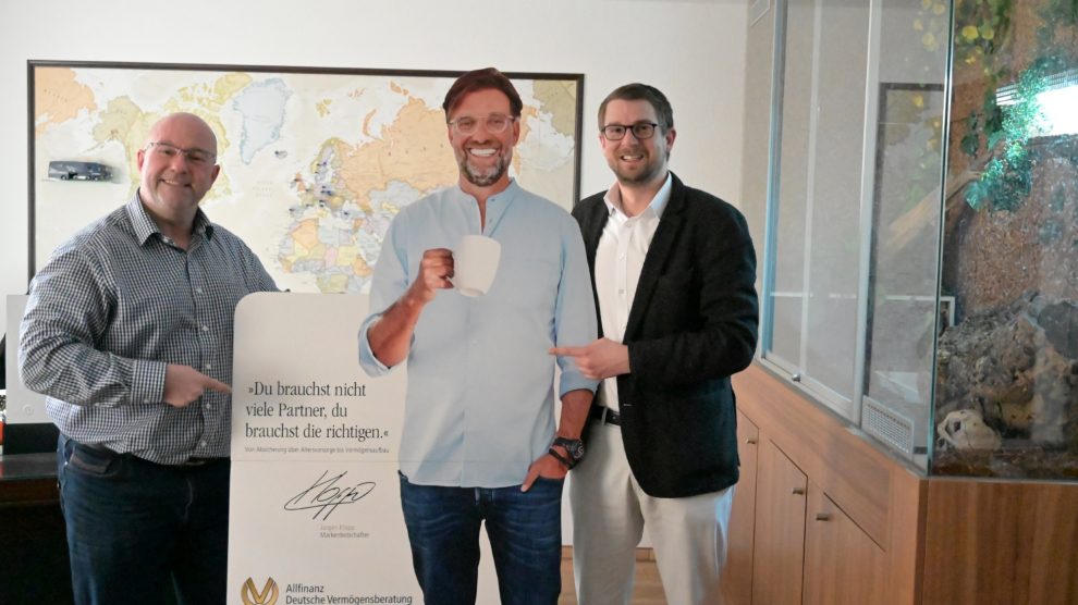Deutsche Vermögensberatung Thomas Zitzl Sponsor Sebastian Glock und Thomas Zitzl bei der Sponsorenpräsentation