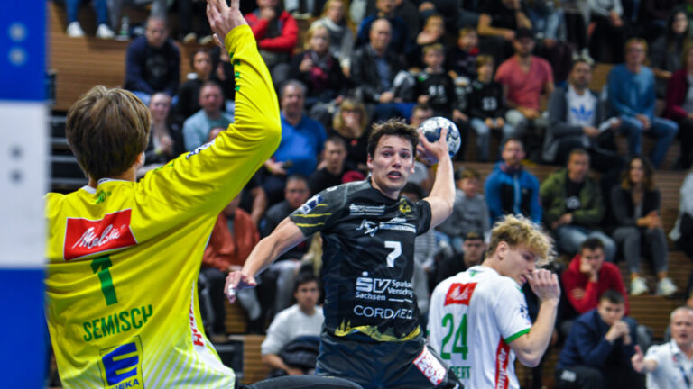 Oskar Emanuel im Trikot vom HC Elbflorenz Dresden Saison 2022/23