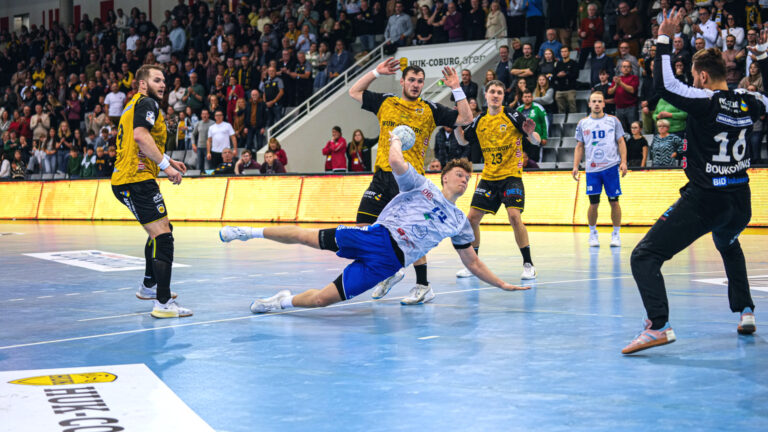 Tim Hertzfeld beim Spiel gegen den HSC 2000 Coburg Saison 2024/25