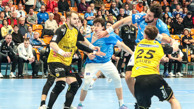 Jakub Powarzyński im Spiel gegen den HSC 2000 Coburg Saison 2024/25