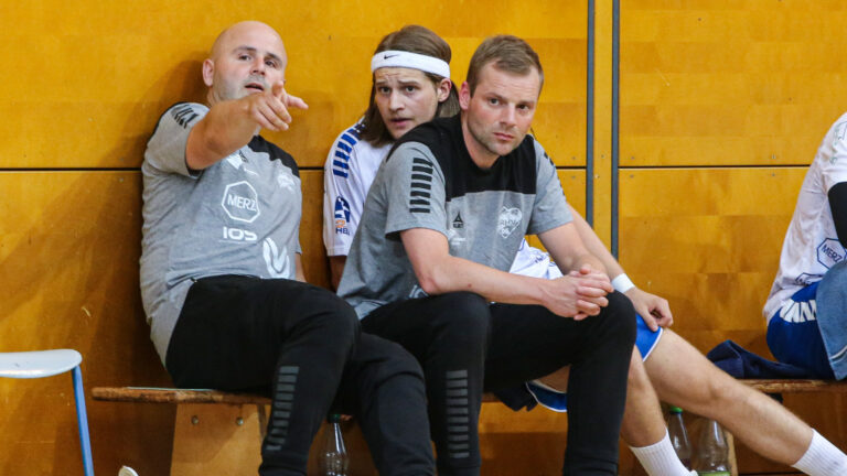 Das neue Trainergespann beim DRHV Vanja Radić und Philipp Braun mit Mika Schüler